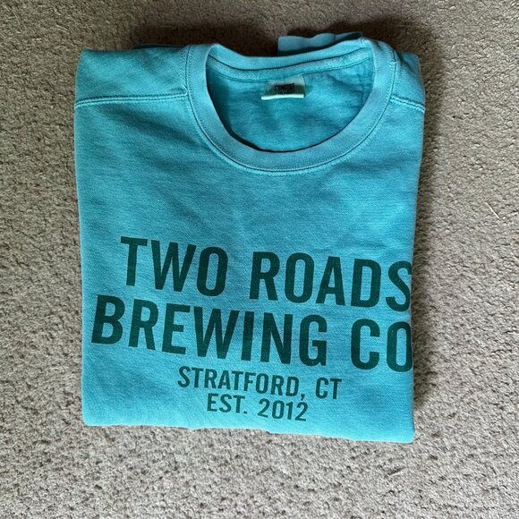 Two Roads Brewing Sweater Mens Medium Crewneck Comfort Colors Teal Blue Pullover - Picture 11 of 11